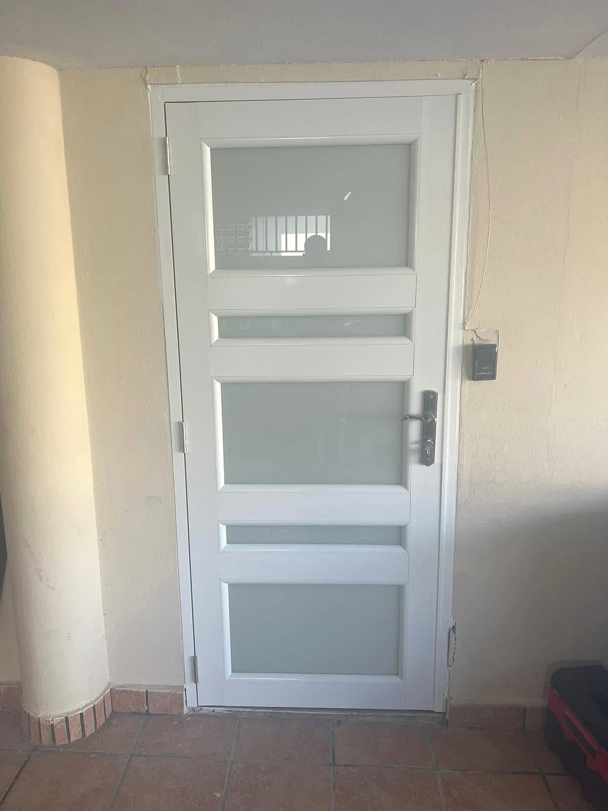 Puerta Blanca con Cristal Frosted