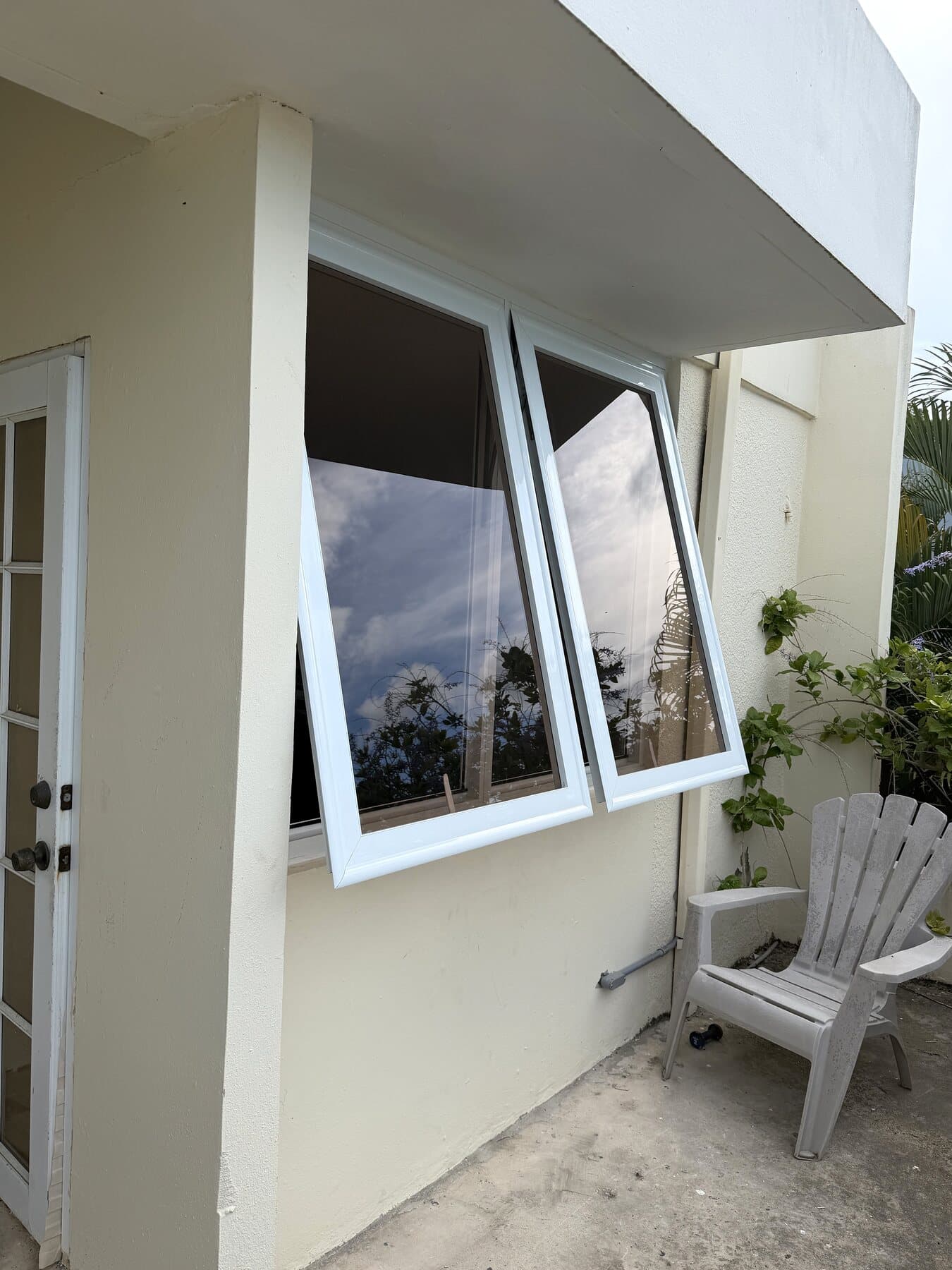 Ventana Proyectable Blanca